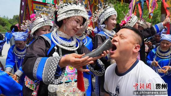 剑河县观么镇高雍苗族“三月三”民俗活动，迎宾活动现场。姜泽光 摄