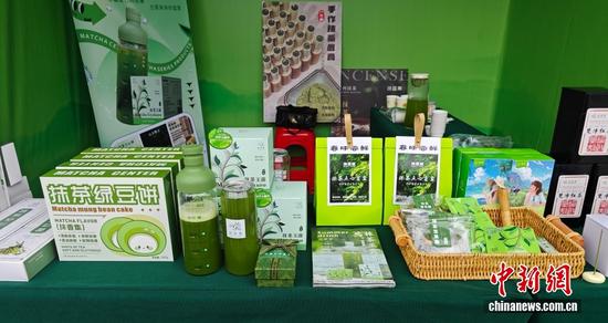 抹茶被广泛应用于烘焙、冰淇淋、糖果、精酿等饮品中,极大拓宽了消费场景。图为铜仁市开发的抹茶系列产品。周燕玲 摄 抹茶被广泛应用于烘焙、冰淇淋、糖果、精酿等饮品中,极大拓宽了消费场景。图为铜仁市开发的抹茶系列产品。周燕玲 摄