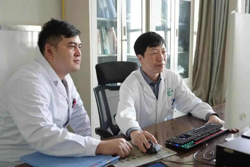 “人帅心善 医术精湛 非常亚克西！！！”