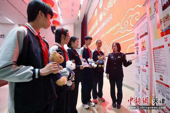 图为活动现场。(天津边检总站供图) 图为活动现场。(天津边检总站供图)