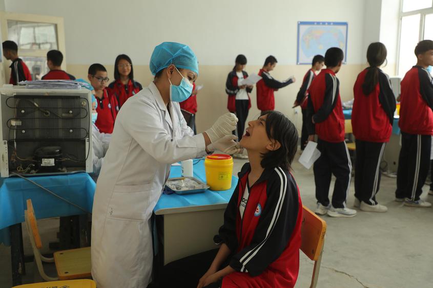 莎車縣：脊灰疫苗進校園 監(jiān)管護航保安全