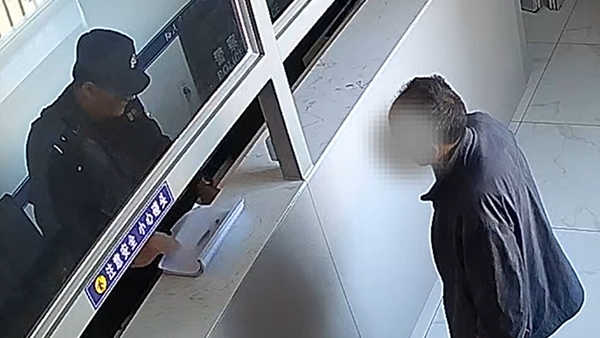 新疆裕民：民警跨乡成功寻回走失男孩