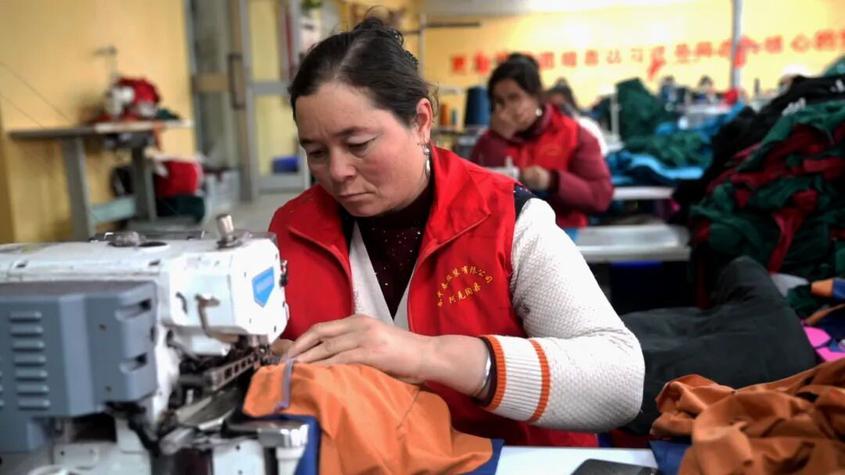 你穿的衛(wèi)衣、T恤，可能來自克州這里→