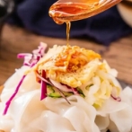 一碗克拉玛依凉皮，盛满交融烟火气