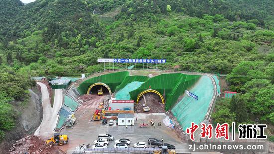 义龙庆金华段项目牛头山隧道航拍图。义龙庆金华段项目&nbsp;供图