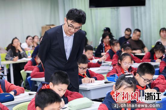 近日，授课现场一景。&nbsp;徐维尔&nbsp;摄