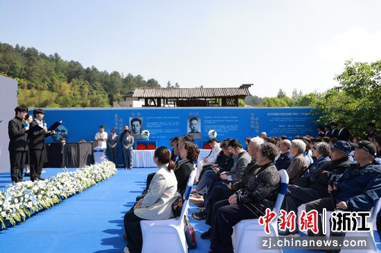 活动现场，浙江科技大学学生代表诗歌朗诵《星河未央》。主办方供图