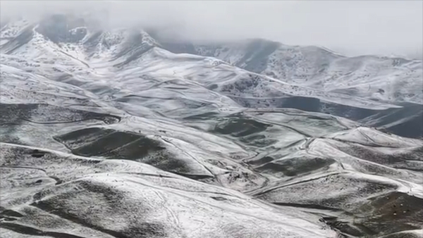 大美边疆看我家丨新疆玛纳斯：春雪妆点如水墨画卷