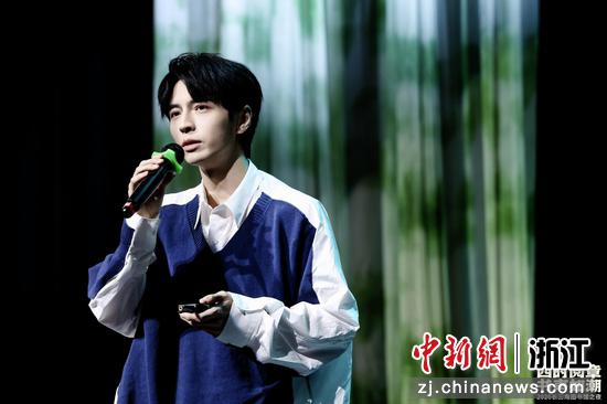 4月23日，蒲熠星正在分享个人经历。（主办方供图）