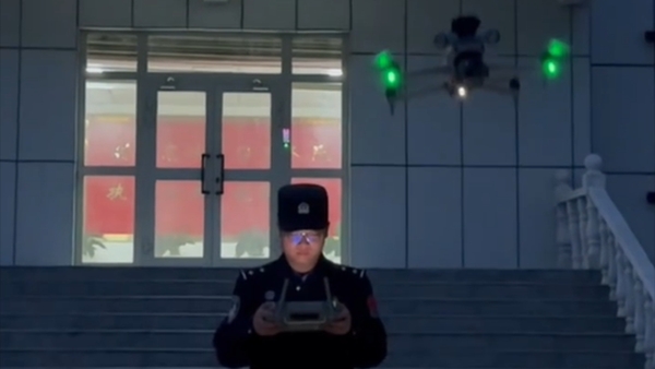 新疆克州：儿童山区走失 民警借助无人机紧急寻回