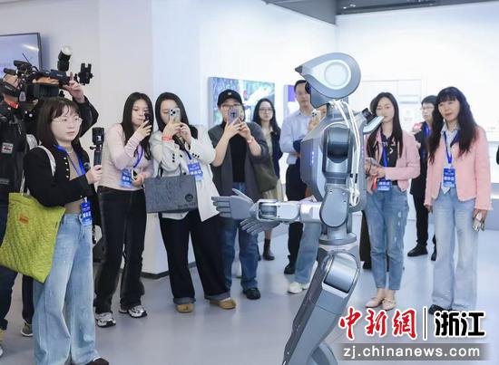 具身智能机器人吸引了许多目光。主办方&nbsp;供图