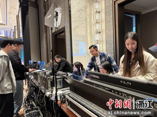 团队成员进行会议彩排。浙江国展 供图 团队成员进行会议彩排。浙江国展 供图