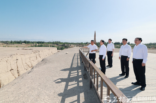 4月28日，自治区党委书记陈小江在吐鲁番市交河故城，实地调研遗址保护利用和文化旅游工作。天山网-新疆日报记者 崔志坚摄e