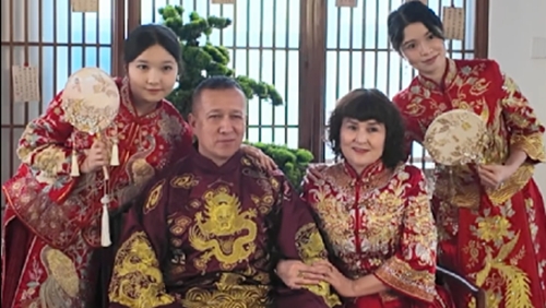 大美边疆看我家 | 新疆伊宁：石榴花开迎盛世 邻里同框一家亲