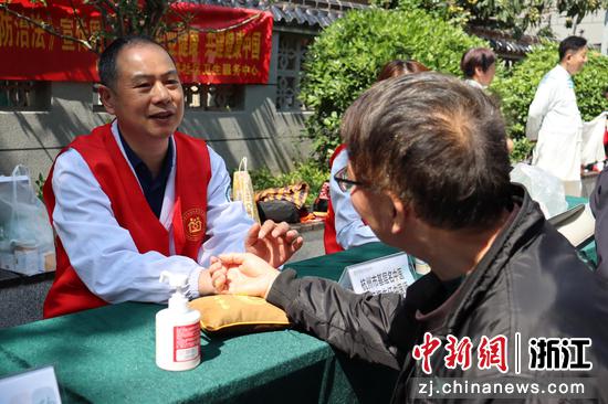 义诊现场。主办方供图