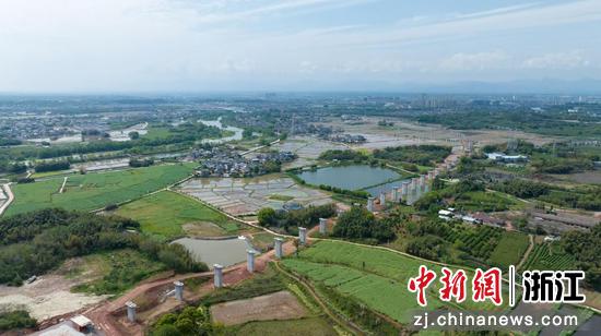 建设中的衢丽铁路项目瑶山2号特大桥。浙江交通集团 供图 建设中的衢丽铁路项目瑶山2号特大桥。浙江交通集团 供图