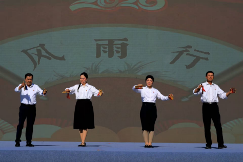 展演节目快板书《风雨行》节奏明快、铿锵有力。周江涛 摄e