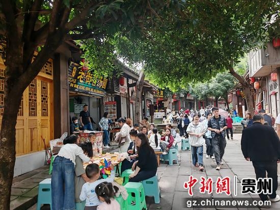 老街汤圆店食客盈门人气爆棚。习水县融媒体中心供图