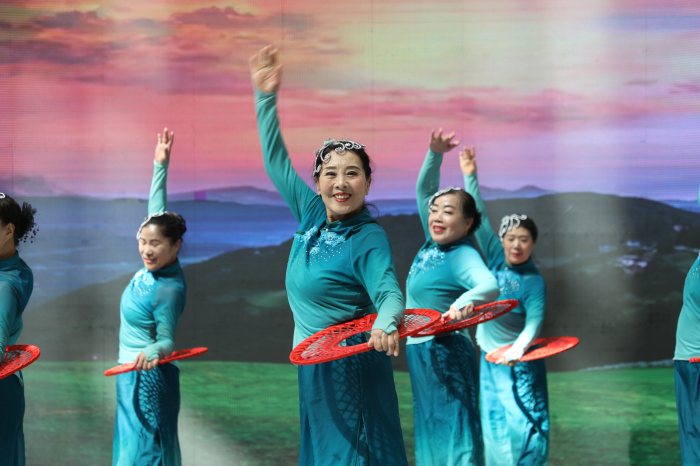 2025年达人团队演出舞蹈《绿水青山》。