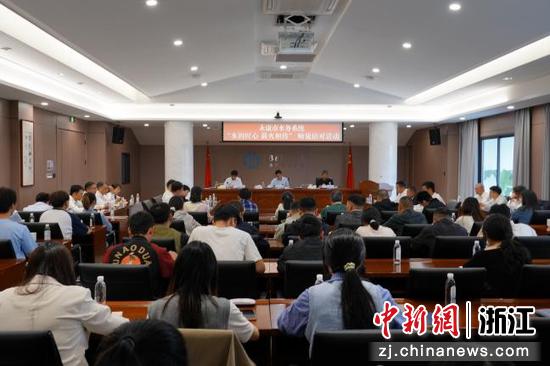 近日,浙江省金华市永康市水务系统“水润匠心,薪火相传”师徒结对活动现场。吕思敏 供图 近日,浙江省金华市永康市水务系统“水润匠心,薪火相传”师徒结对活动现场。吕思敏 供图