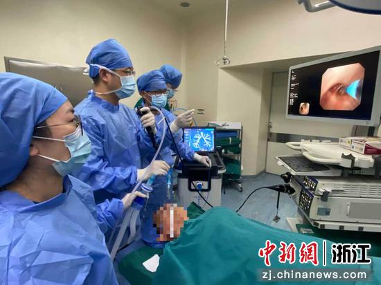 日前，曹超团队开展临床治疗。宁大一院&nbsp;供图