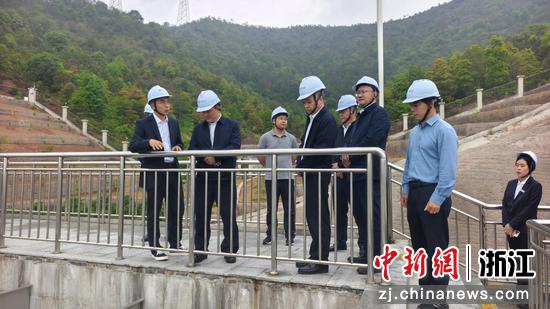 近日，调研组考察桥下水厂可持续发展（SCORE）项目落实情况。卢瑶娅&nbsp;供图