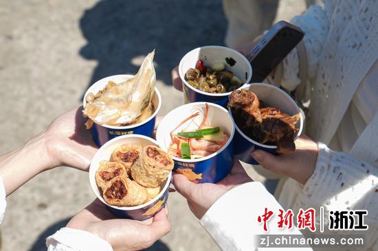 长潭市集美食。&nbsp;王敏智&nbsp;摄