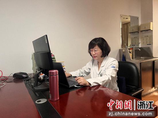 应杰儿在门诊中。受访者供图