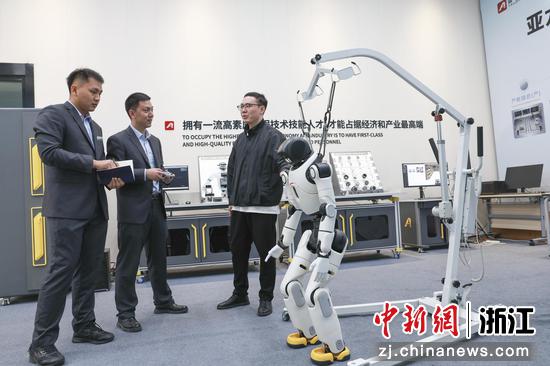 农行工作人员调研科技企业。&nbsp;农行温州分行&nbsp;供图