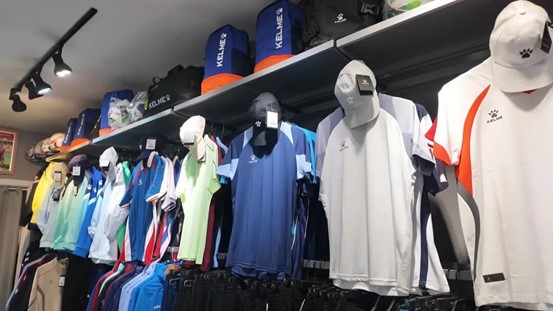 店内运动服饰。 店内运动服饰。