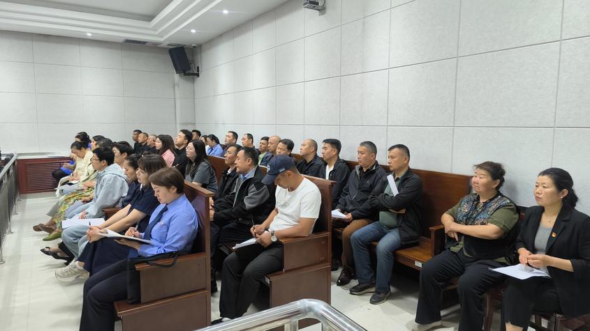 察布查尔县法院组织人民陪审员旁听庭审提升能力