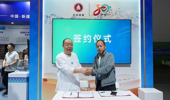 洛浦县大漠桃花源果蔬专业合作社与天津山山农业科技有限公司《2026年度北京市场芦笋代理商项目》，签约金额600万元。