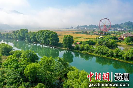拍摄于贵州省黔南州贵定县盘江镇的独木河与金海雪山景区。