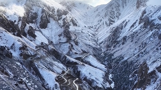新疆库车：独库公路南端雪后美如仙境