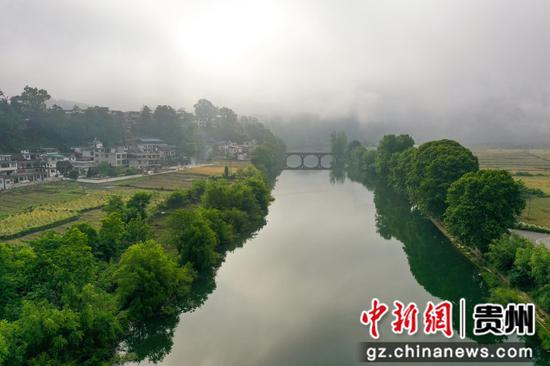 拍摄于贵州省黔南州贵定县盘江镇的独木河与乡村美景。