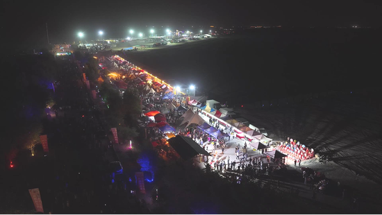 2025年环塔拉力赛和田赛区洛浦大本营夜景（资料图）。d