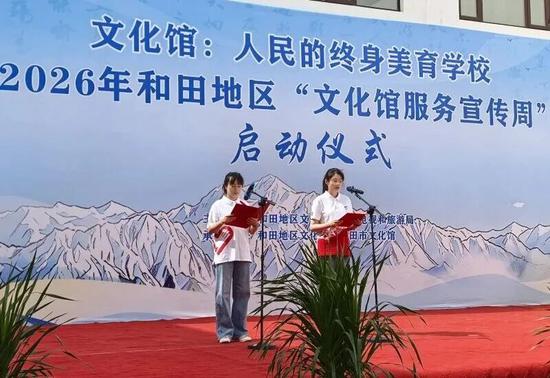 西部计划志愿者上台讲述“我与文化馆的故事”。惠丰蕾 摄