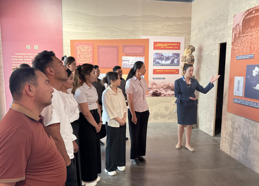 巴楚：道德模范在家乡发展变迁中凝聚团结奋进力量