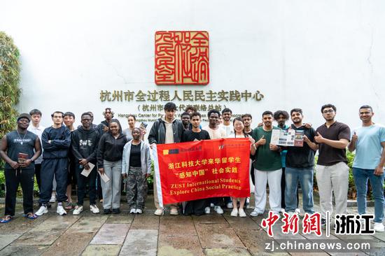近日，活动合影现场。&nbsp;胡敬扬&nbsp;摄
