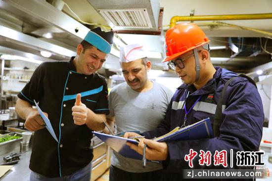 义乌市苏坦餐厅土耳其大厨对义乌公司的服务连连称赞。徐婧超&nbsp;供图
