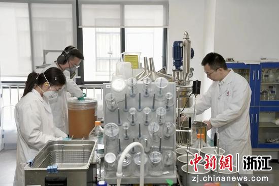 乌镇实验室内,科研人员进行实验。桐乡市委宣传部供图 乌镇实验室内,科研人员进行实验。桐乡市委宣传部供图