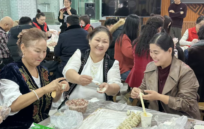 奎屯市：一城石榴红 烟火暖同心
