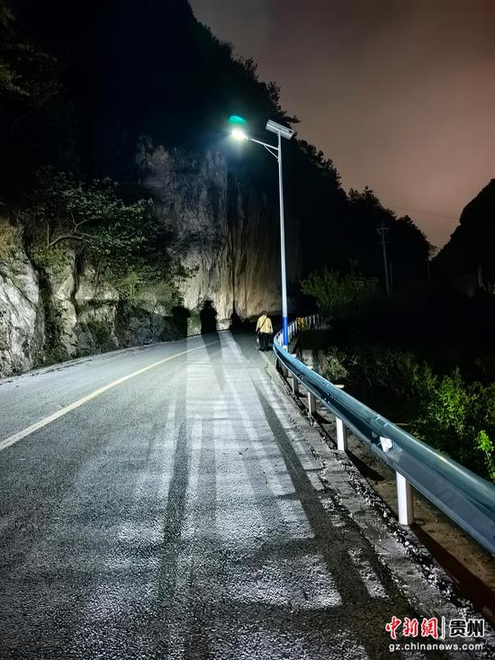 晚上单颗灯杆照明效果
