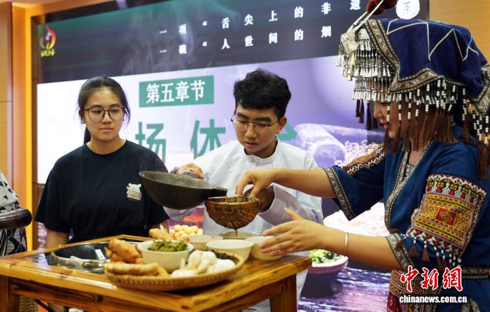 中外学子广西体验中国茶文化