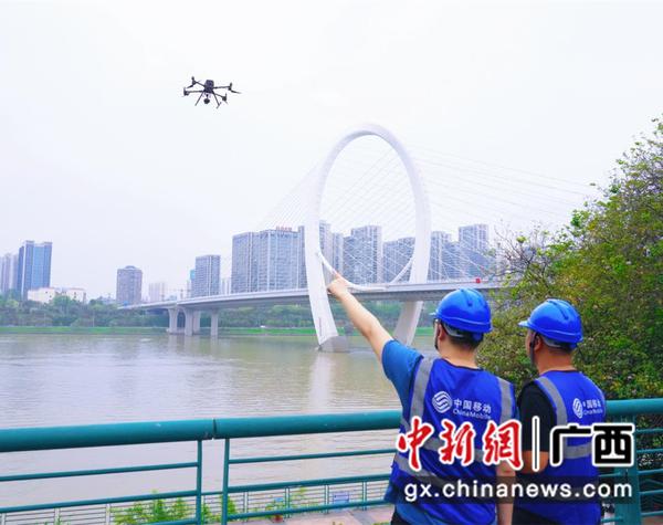 5G无人机沿河监测实时回传水位变化。刘敏 摄 5G无人机沿河监测实时回传水位变化。刘敏 摄