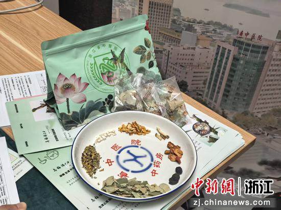 图为乌梅汤配方中的中药材。张煜欢 摄 图为乌梅汤配方中的中药材。张煜欢 摄