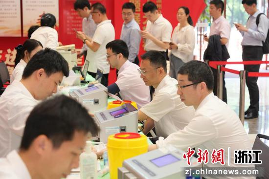 献血现场。 农行温州分行 供图 献血现场。 农行温州分行 供图