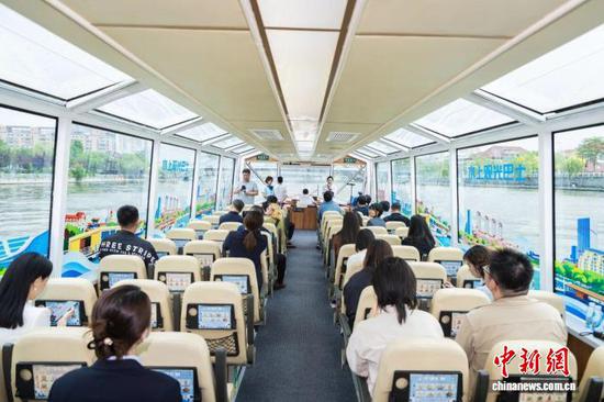 5月25日,天津“水上观光巴士”在海河首航。(天津旅游集团供图) 5月25日,天津“水上观光巴士”在海河首航。(天津旅游集团供图)