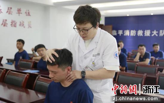 义诊现场。主办方供图