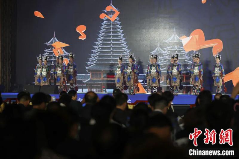 在第十届中国-东盟教育交流周开幕式上,来自贵州民族大学学生演绎侗族大歌。贺俊怡 摄 在第十届中国-东盟教育交流周开幕式上,来自贵州民族大学学生演绎侗族大歌。贺俊怡 摄